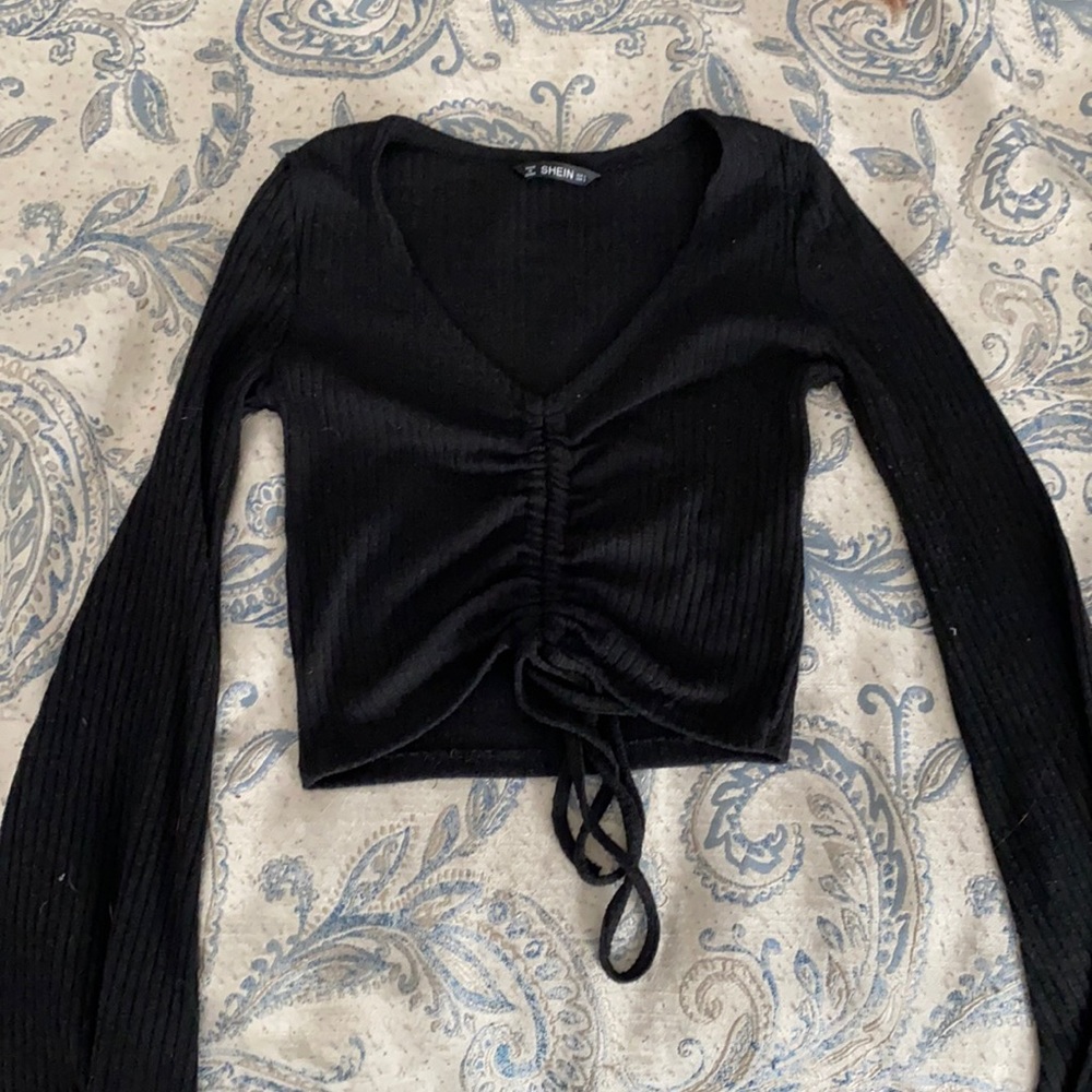 Long flowy sleeve sinched top